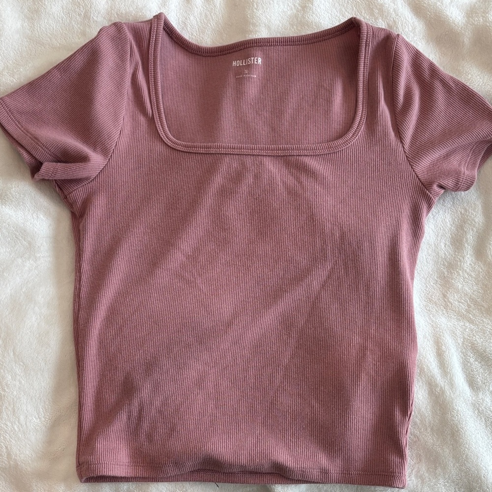 Hollister Women's Mauve Short Sleeve Tee